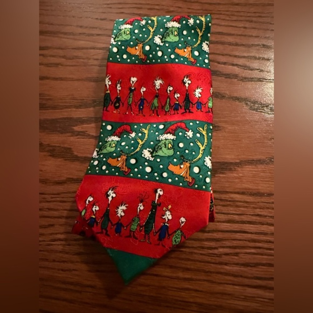 Dr Seuss 100% silk Christmas tie 👔